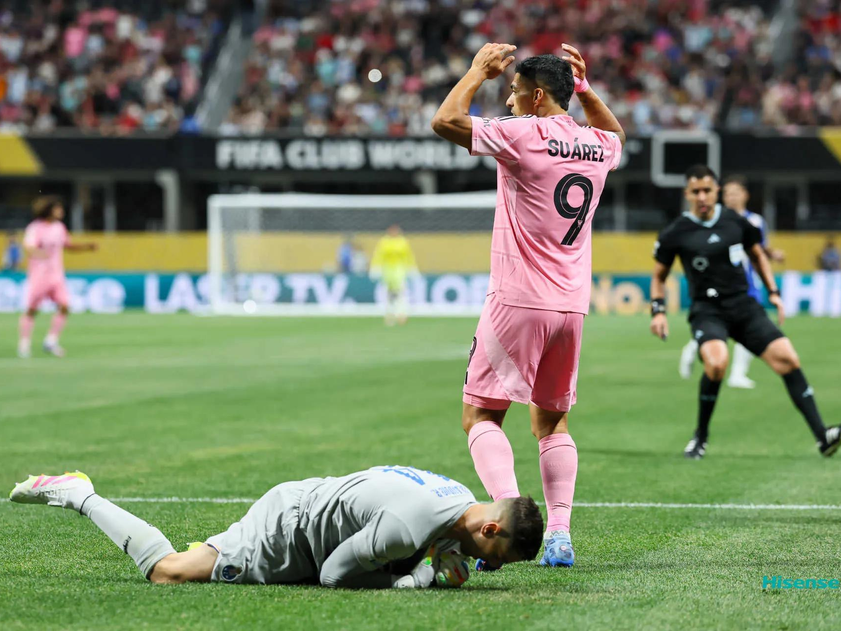 法国杯比赛中惊人的勺子点球引发门将愤怒