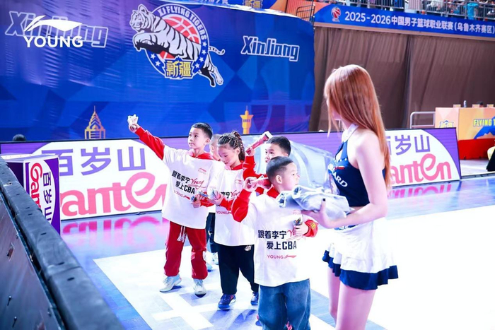 新疆广汇训练开放日；今晚主帅复盘引欢呼；CBA季后赛在即；球队文化再被提及